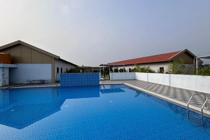 Pool 18 of 32
