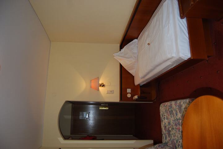 Room 5 of 35