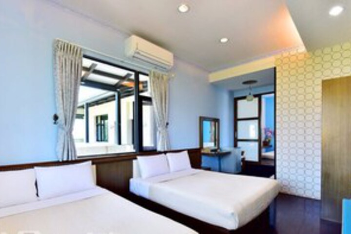 Room 13 of 28
