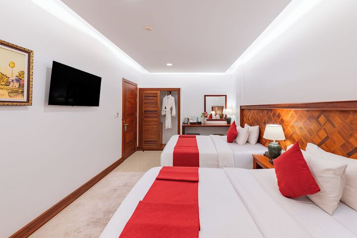 Room 35 of 211