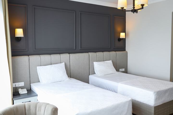 Room 4 of 27