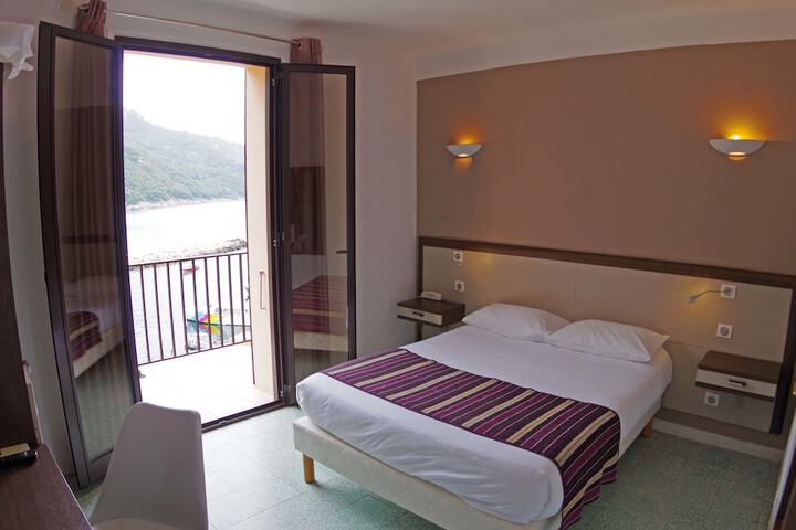 Room 30 of 82