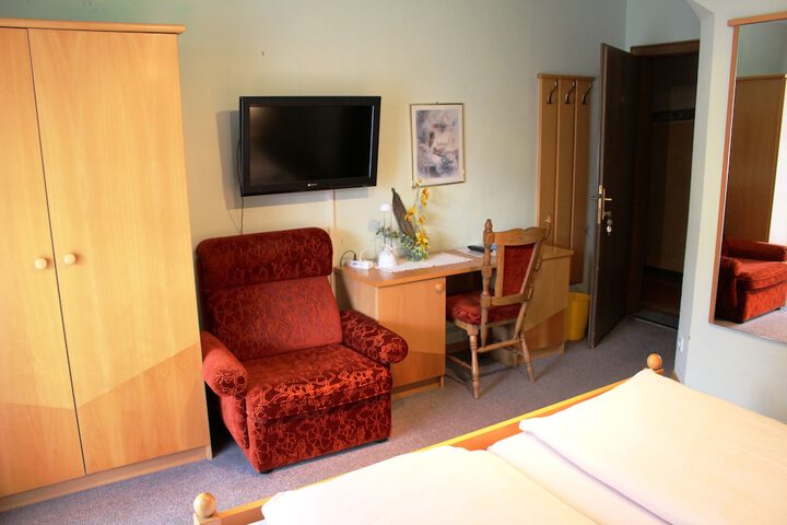 Room 8 of 43