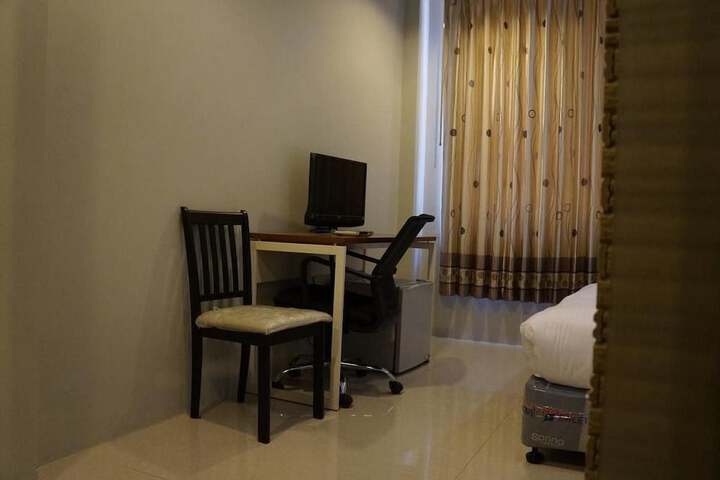 Room 17 of 33