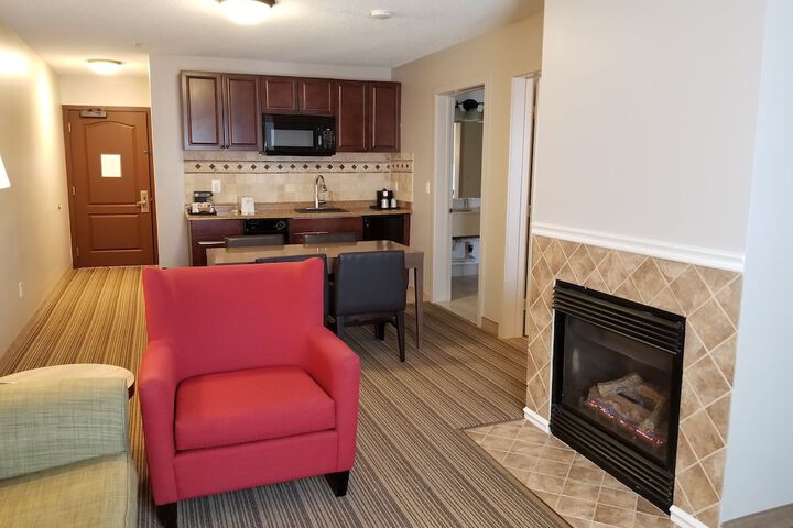 1 King Bed Suite No Pets (12 of 15)
