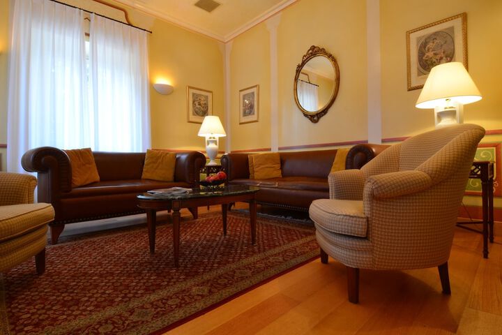 Entrance & Lobby