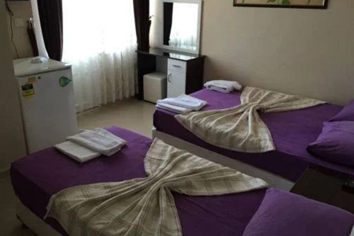 Room 6 of 11