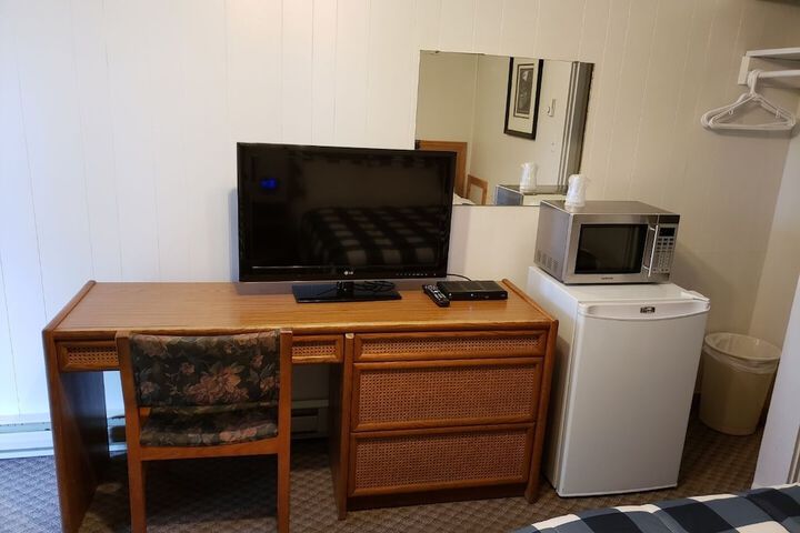 Room 2 of 33