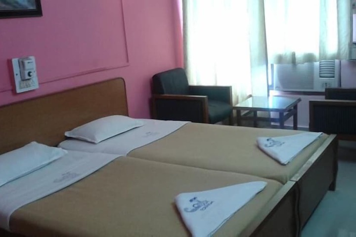 Room 9 of 21