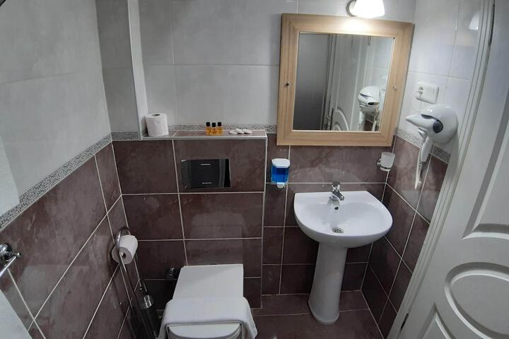 Room 100 of 123
