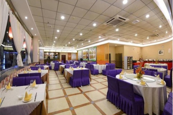 Dining 8 of 10