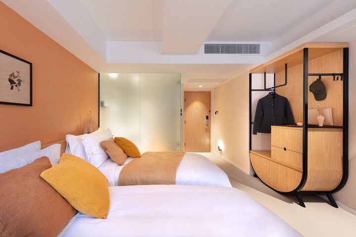 Room 15 of 32