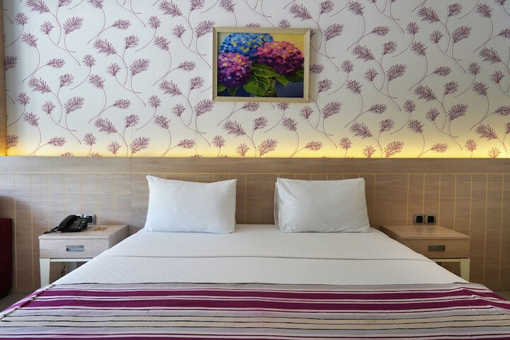 Room 14 of 128