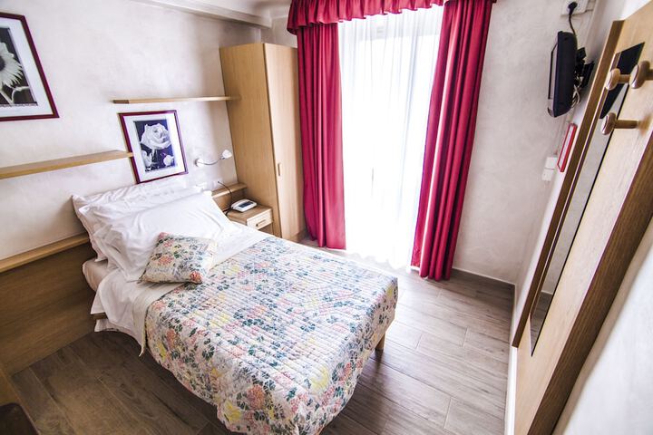 Room 2 of 49
