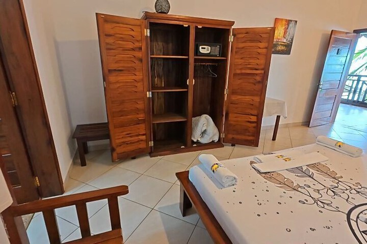 Room 27 of 84