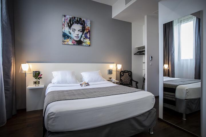Room 32 of 62