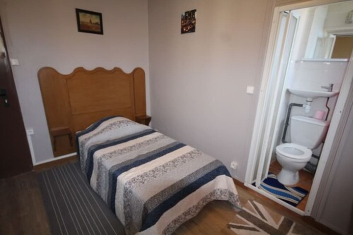Room 25 of 64