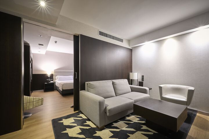 Room 17 of 46