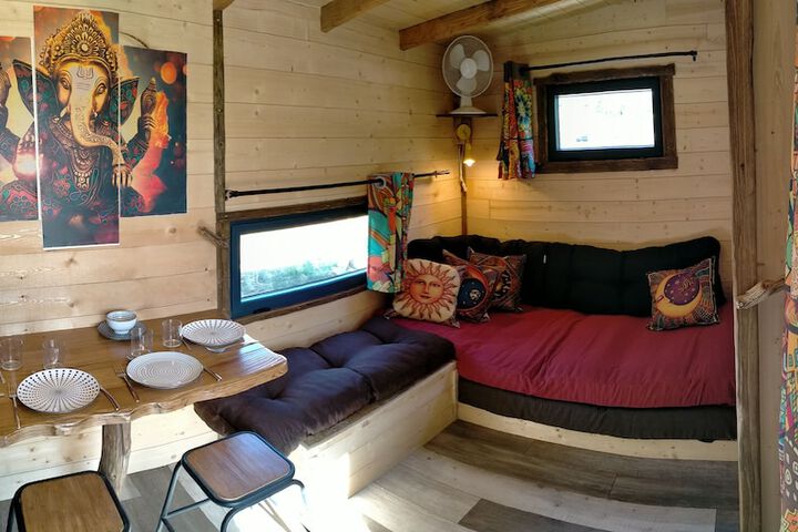 Room 6 of 14