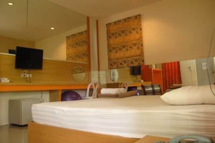 Room 16 of 32