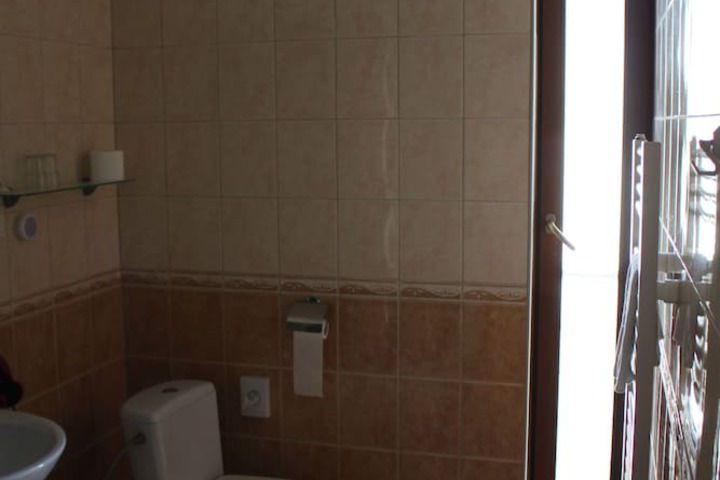 Room 25 of 64