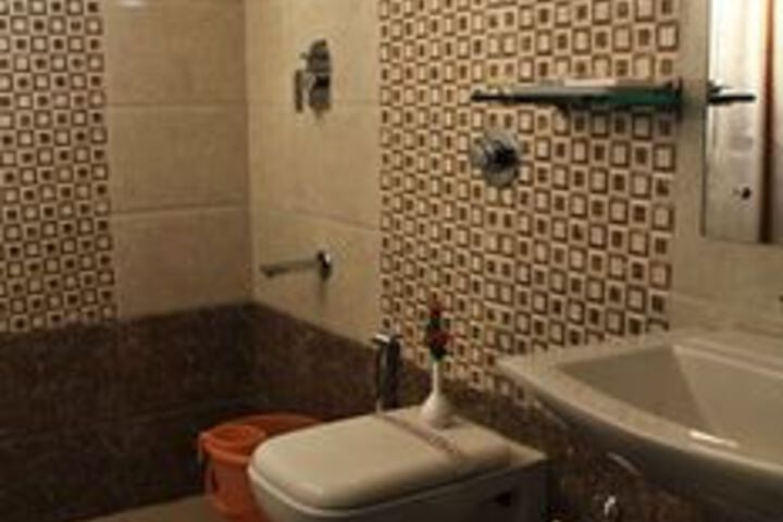 Room 4 of 66