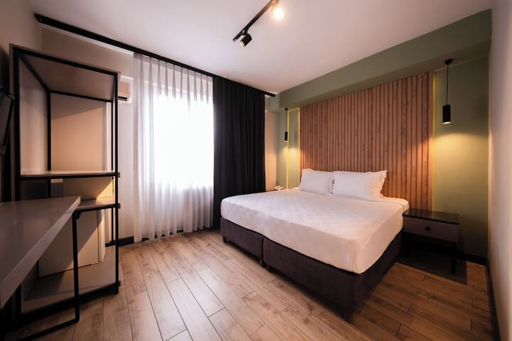 Room 35 of 82