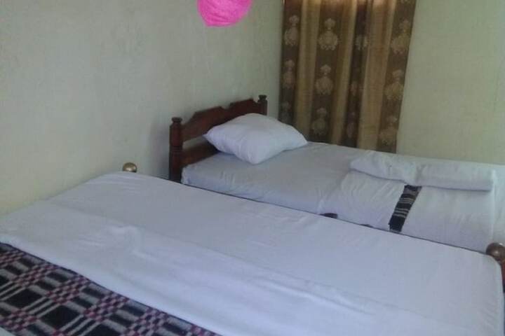 Room 4 of 17