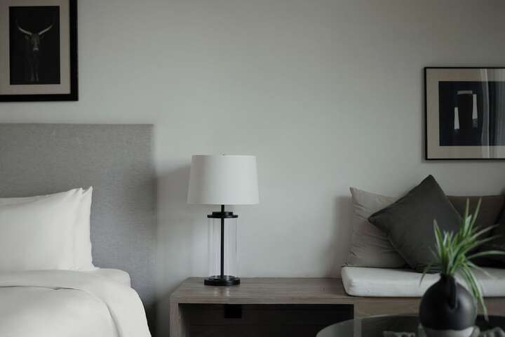 Room 27 of 143