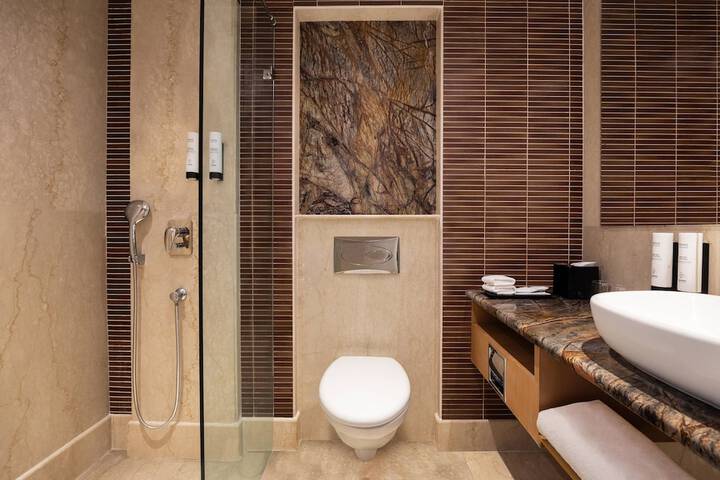 Room 10 of 29