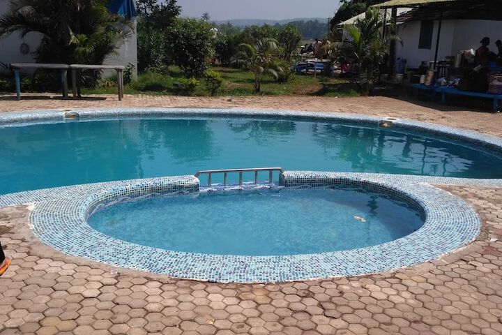 Pool 10 of 30