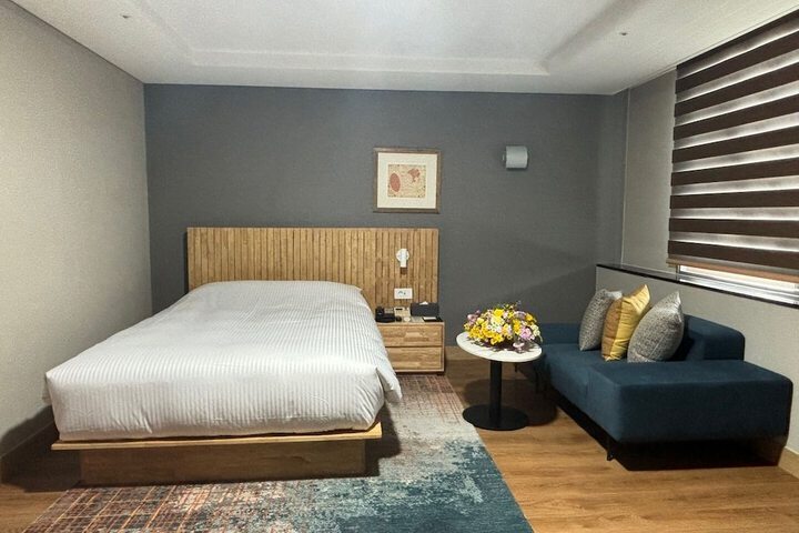 Room 8 of 24