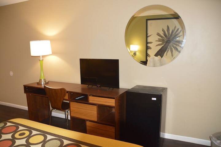 1 King Bed (6 of 13)