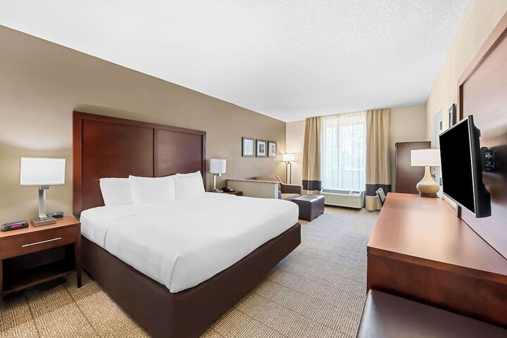 1 King Bed (17 of 18)
