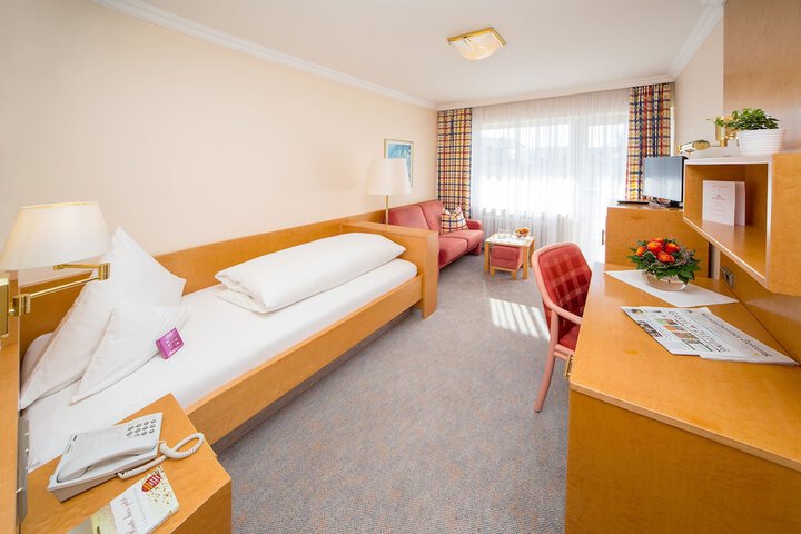 Room 4 of 67