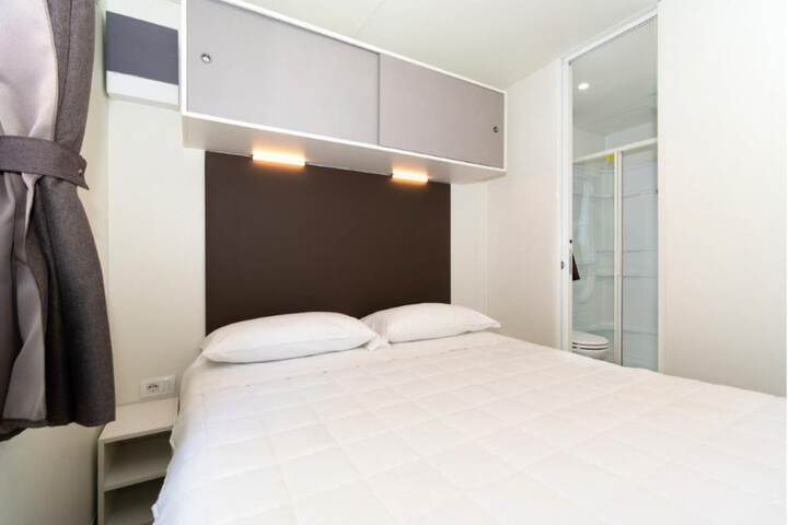 Room 6 of 75