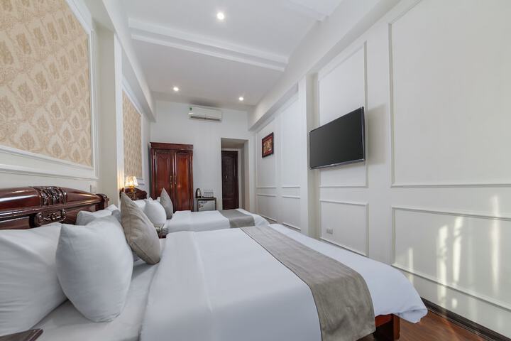 Room 12 of 22