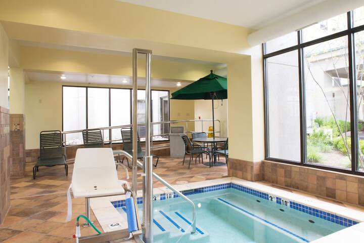 Indoor spa tub