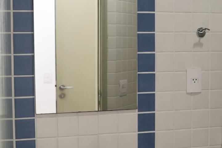 Room 12 of 25