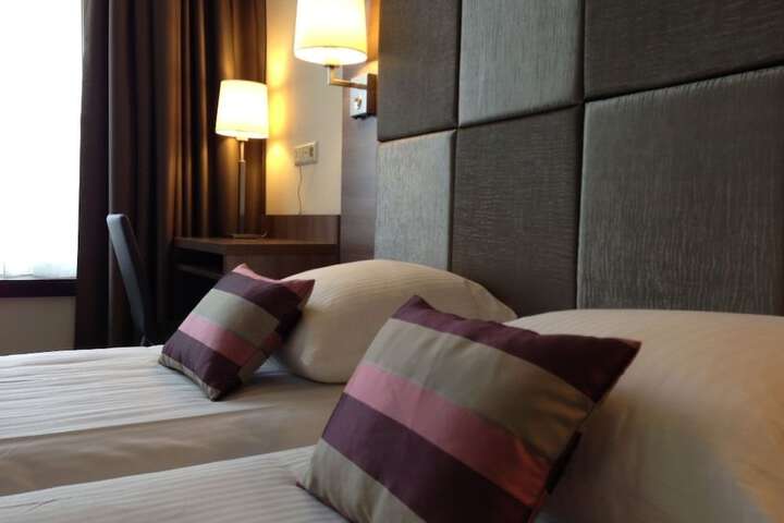 Room 6 of 44