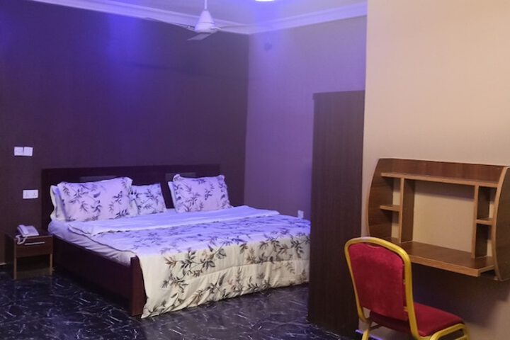 Room 13 of 22