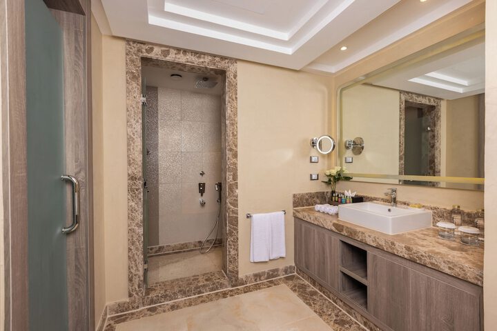 Room 100 of 180