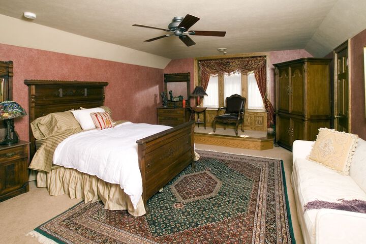 Room 4 of 6