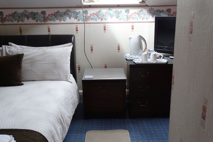 Room 8 of 40