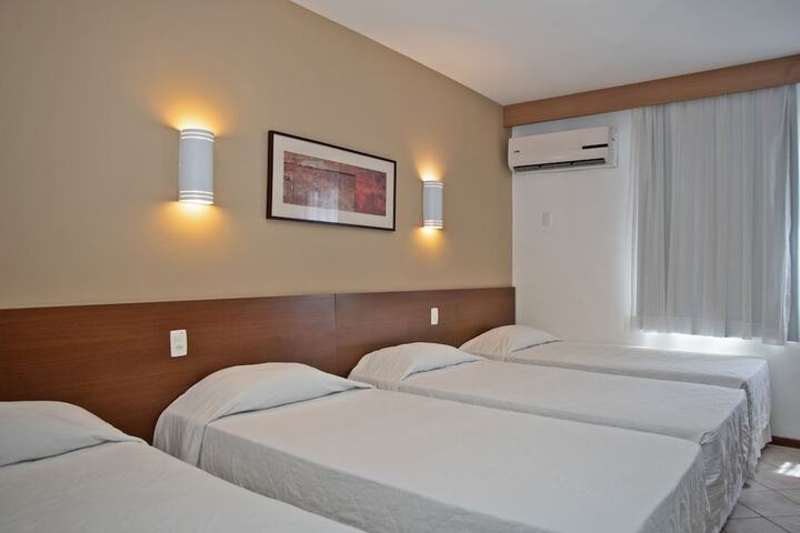 Room 6 of 28