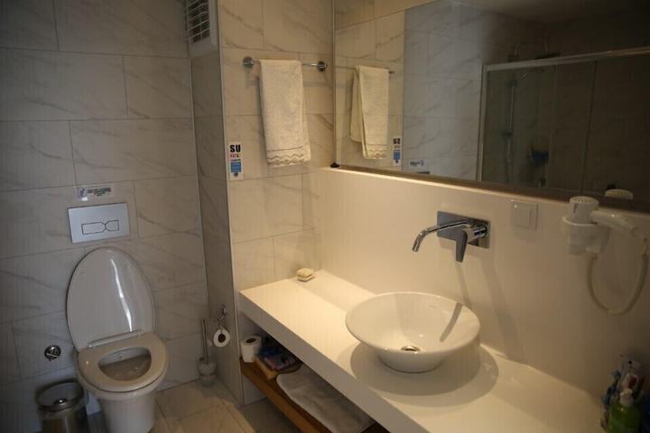 Room 8 of 24