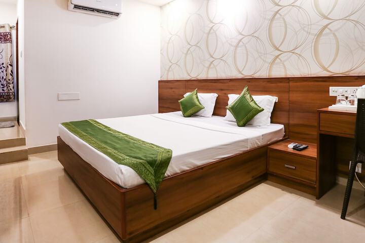 Treebo Comforts Inn University Road Deralakatte