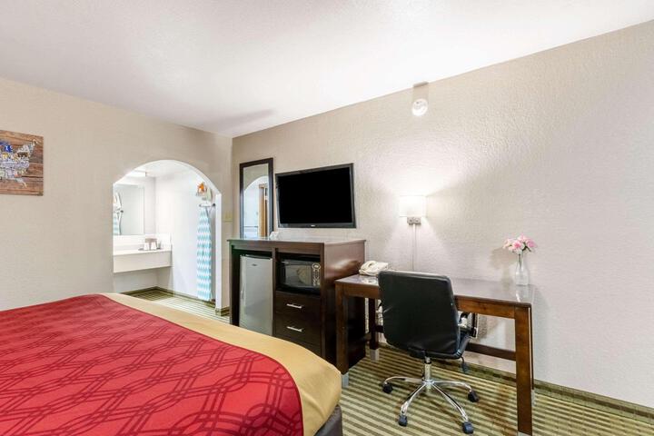 1 King Bed (1 of 7)