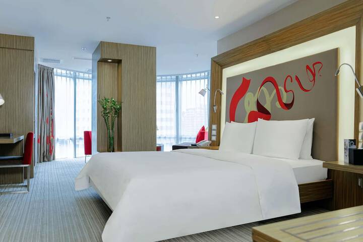 Room 37 of 183
