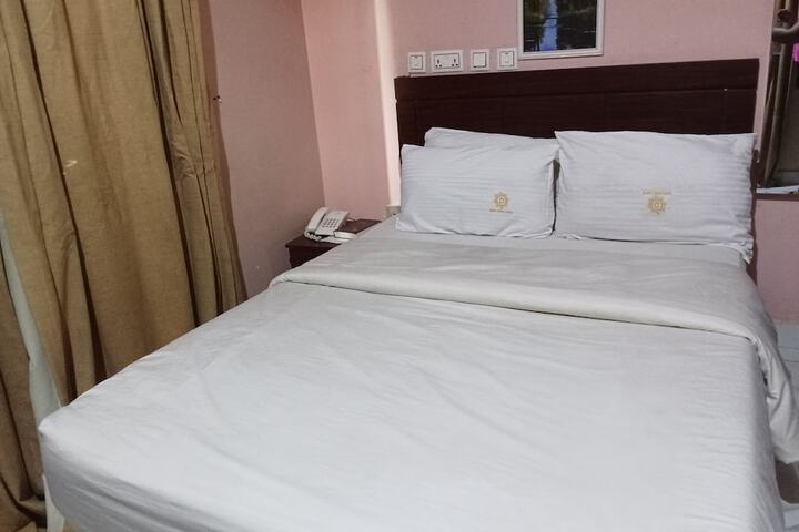 Room 12 of 46